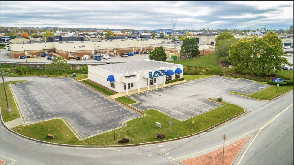 More Photos Of 2200A Hamilton Place Blvd, Chattanooga Storefront Retail Office For Lease