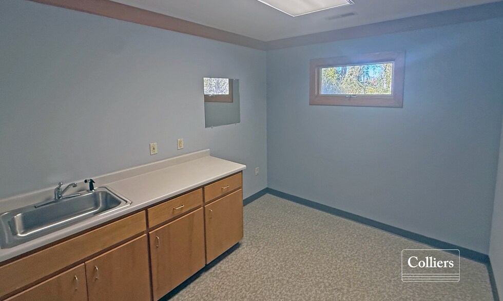 More Photos Of 3610 Moore Duncan Hwy, Moore Medical For Sale