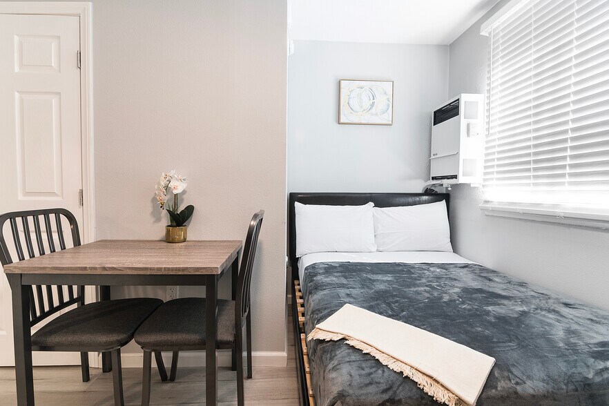 More Photos Of 1864 Cordova St, Los Angeles Apartments For Sale