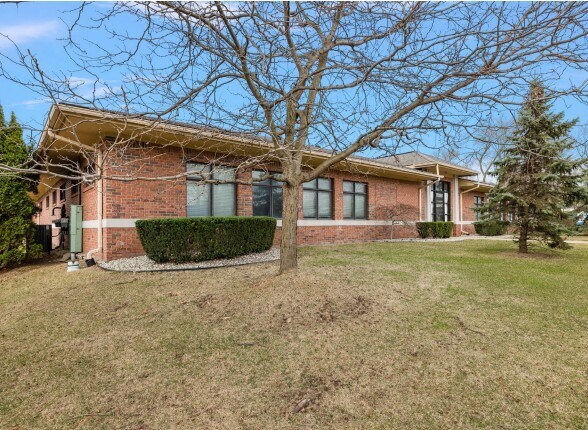 Primary Photo Of 2455 Union Lake Rd, Commerce Township Medical For Sale