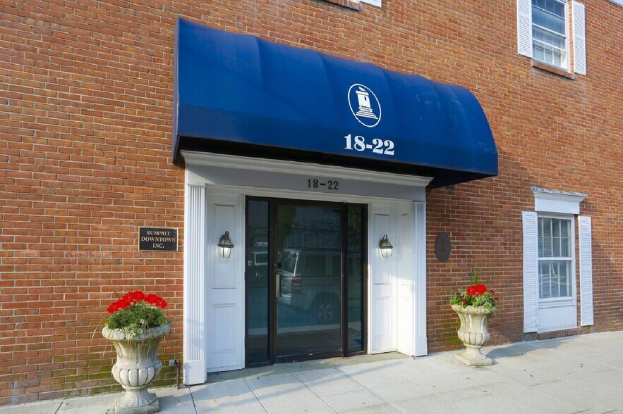 Primary Photo Of 18 Bank St, Summit Medical For Lease