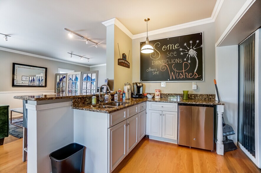 More Photos Of 1550 Lewis Center Rd, Lewis Center Freestanding For Sale