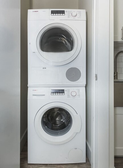 More Photos Of 260 Cornelia St, Brooklyn Multifamily For Sale