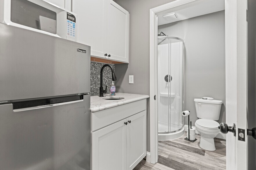 More Photos Of 4371 Charlotte Hwy, Clover Office For Sale