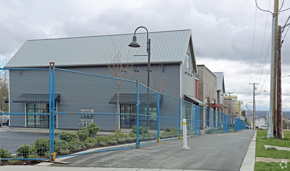 More Photos Of 19161 Fraser Hwy, Surrey Storefront For Lease