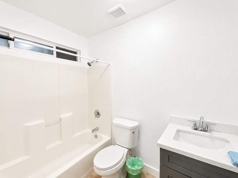 More Photos Of 210 S Raitt St, Santa Ana Dormitory For Sale