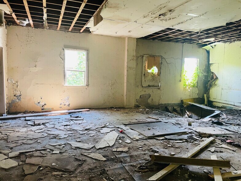 More Photos Of 1701 Jonesboro Rd, Atlanta General Retail For Lease