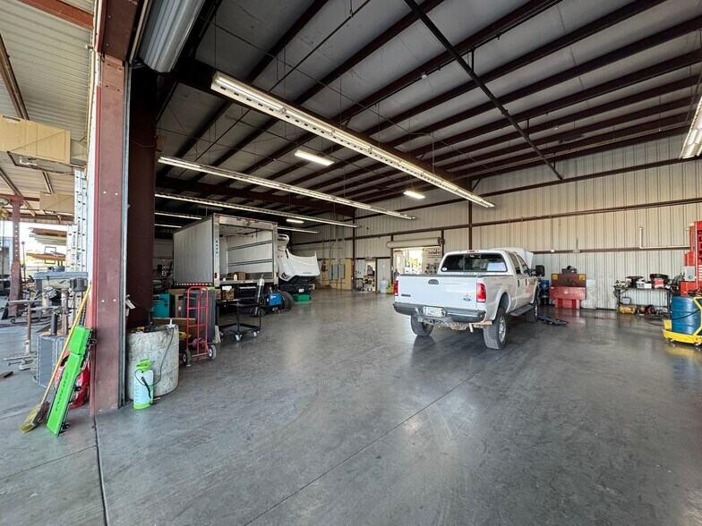 More Photos Of 9440 N 75th Ave, Peoria Warehouse For Lease