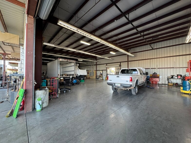 More Photos Of 9440 N 75th Ave, Peoria Warehouse For Lease