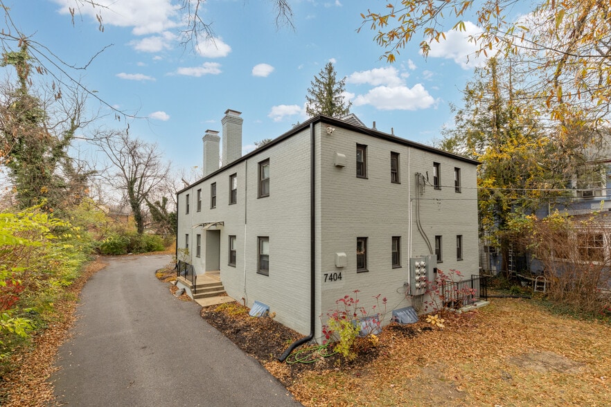 Primary Photo Of 7404 Columbia Ave, College Park Apartments For Sale