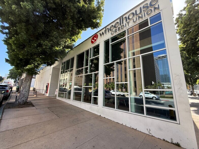 More Photos Of 300-320 B St, San Diego Storefront For Lease