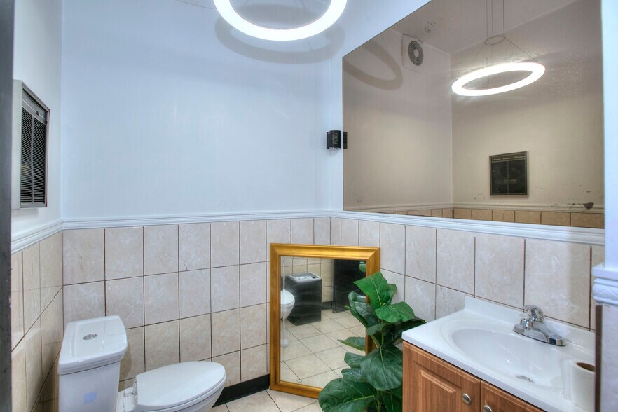 More Photos Of 845 E Main St, Bridgeport Restaurant For Sale