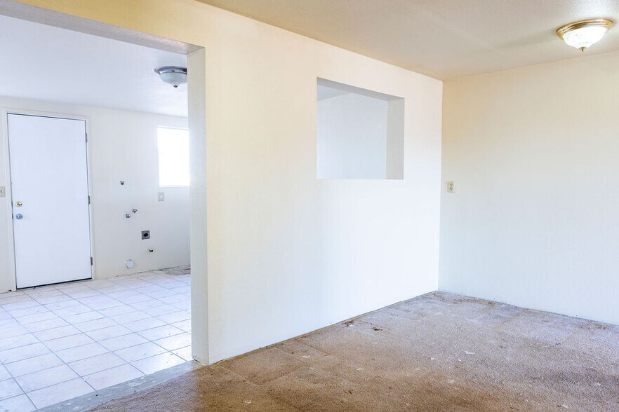 More Photos Of 6618 Inyokern Rd, Inyokern Office For Sale