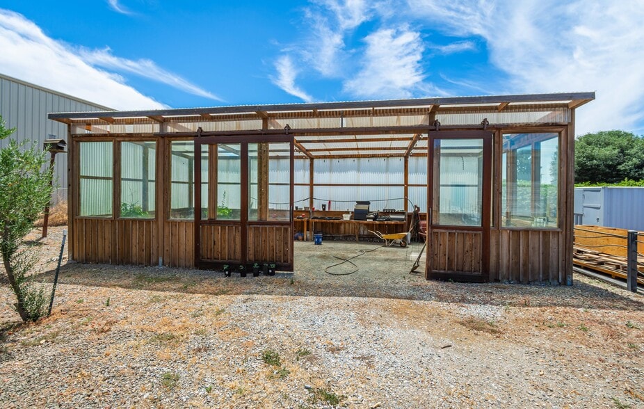 More Photos Of 1617 S Yosemite Ave, Oakdale Warehouse For Sale