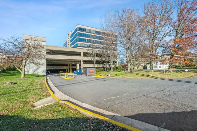 More Photos Of 1950 Old Gallows Rd, Vienna Office For Lease
