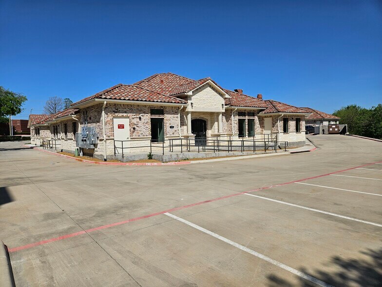 More Photos Of 800 N Plano Rd, Richardson Medical For Lease