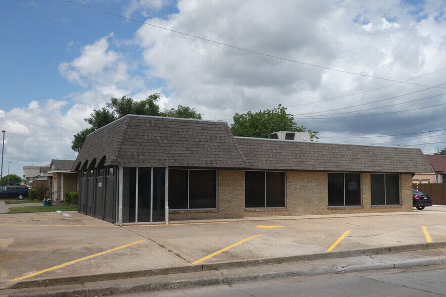 More Photos Of 2101 NW Ferris Ave, Lawton Office For Sale
