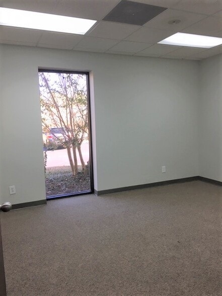 More Photos Of 509 Mineral Trace, Birmingham Light Distribution For Lease