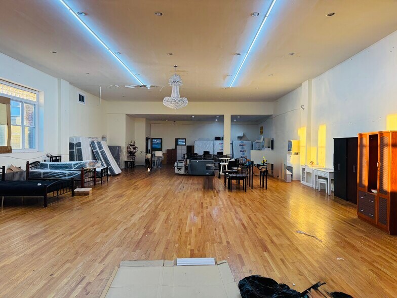 More Photos Of 11314 Liberty Ave, South Richmond Hill Storefront Retail Residential For Lease