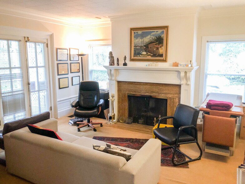 More Photos Of 2386 NW Hoyt St, Portland Loft Creative Space For Lease
