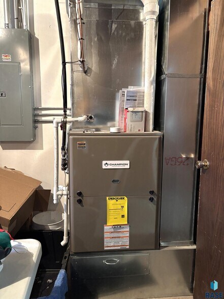 More Photos Of 118 N Broadway Ave, Miller General Retail For Sale