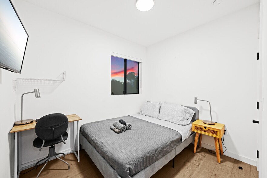 More Photos Of 2301 S Cloverdale Ave, Los Angeles Apartments For Sale