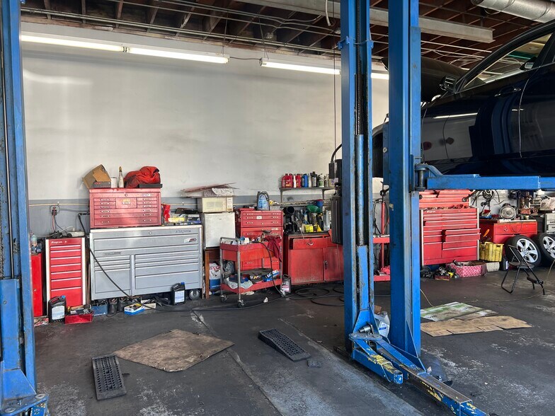 More Photos Of 17733 Chatsworth St, Granada Hills Auto Repair For Sale