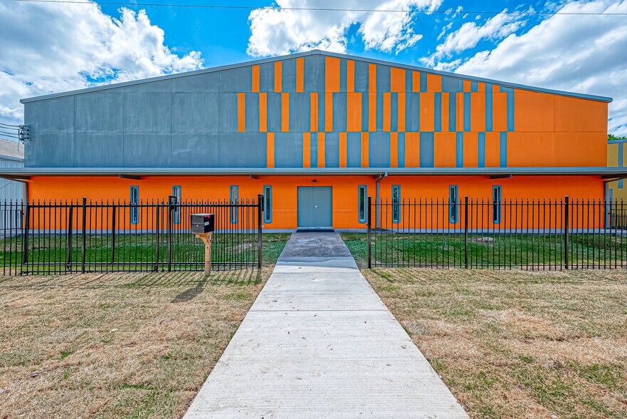 Primary Photo Of 2202 Lone Oak Rd, Houston Industrial For Lease