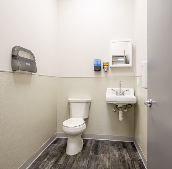 More Photos Of 1709 Newbridge Rd, North Bellmore Manufacturing For Sale