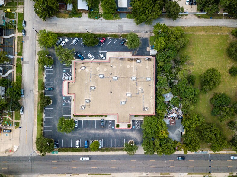 More Photos Of 2011 E Houston St, San Antonio Medical For Lease