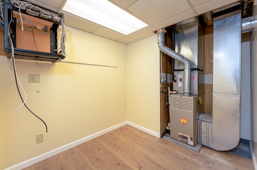 More Photos Of 540 E Main St, Branford Flex For Sale