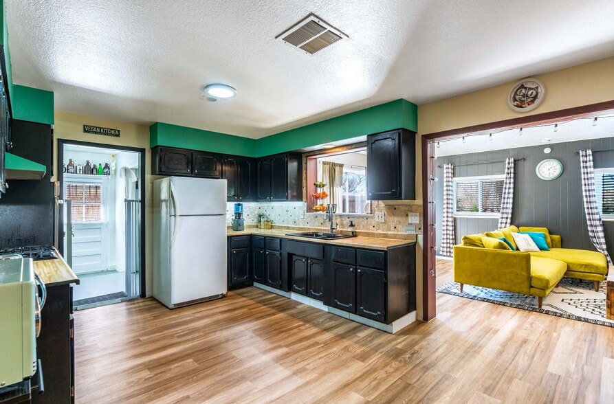 More Photos Of 613 Jane St NE, Albuquerque Flex For Sale