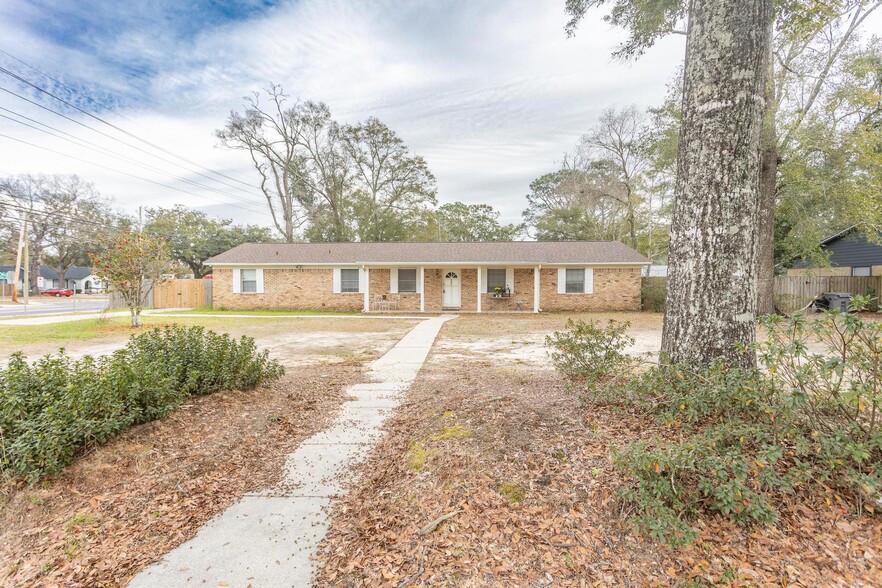 Primary Photo Of 8090 Tippin Ave, Pensacola Apartments For Sale