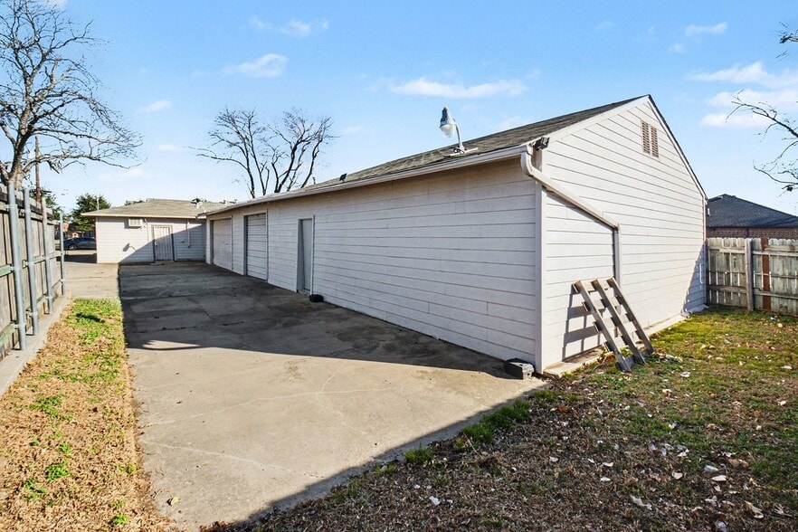 More Photos Of 1004 18th Pl, Plano Office For Lease