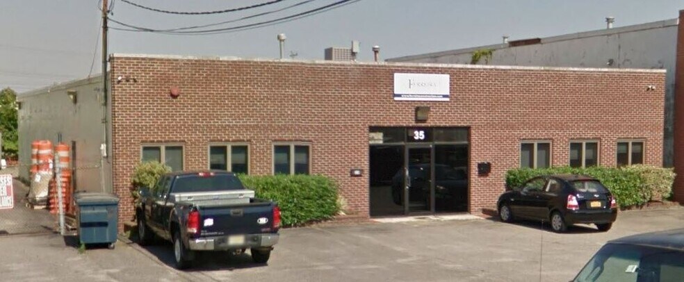 Primary Photo Of 35 Central Dr, Farmingdale Warehouse For Lease
