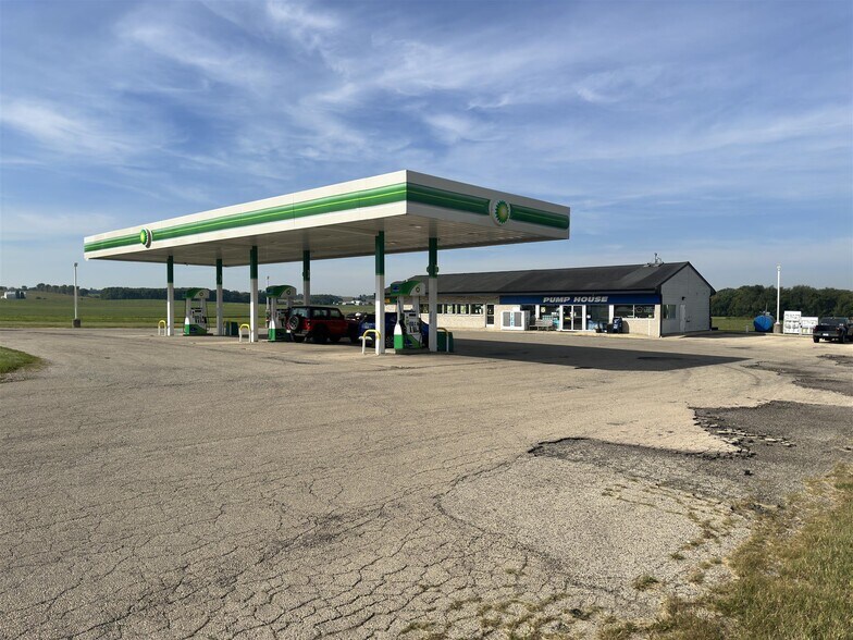 More Photos Of 12180 Center Rd, Durand Service Station For Sale