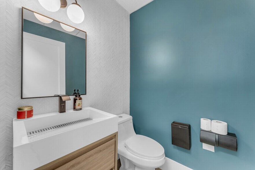 More Photos Of 7845 E Redfield Rd, Scottsdale Showroom For Lease