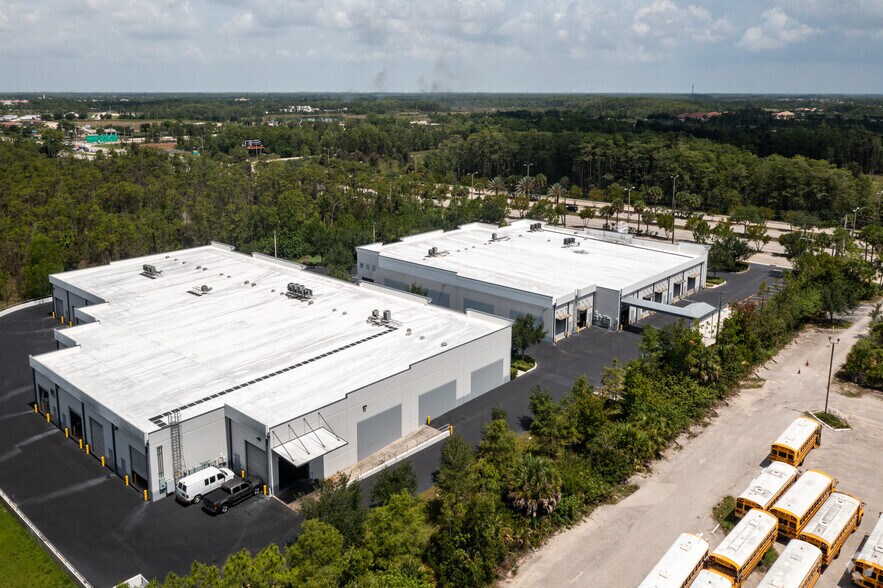 More Photos Of 13351 Saddle Rd, Fort Myers Warehouse For Lease