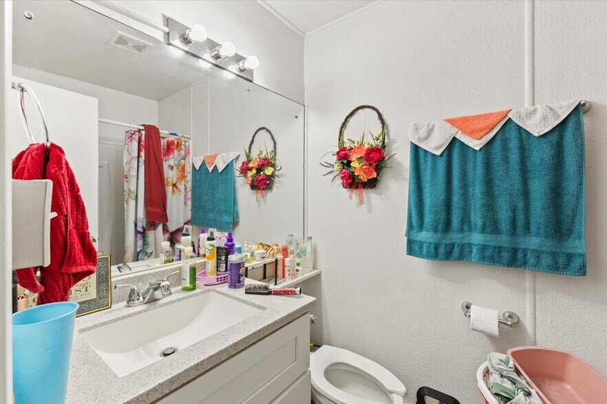 More Photos Of 15589 Lee Hwy, Bristol Apartments For Sale