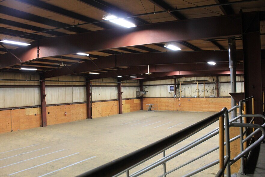 More Photos Of 4 Gator Rock Rd, Somersworth Distribution For Sale