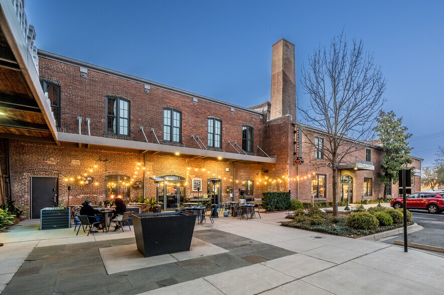 More Photos Of 6801 Carnegie Blvd, Charlotte Office Residential For Lease