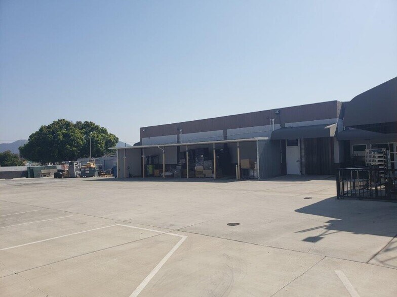 More Photos Of 1020 Chestnut St, Burbank Light Distribution For Lease