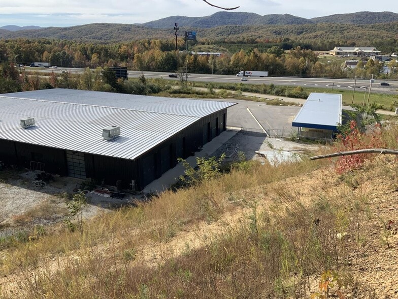 More Photos Of 141 Luther Seiber Blvd, Pioneer Sports And Entertainment For Sale