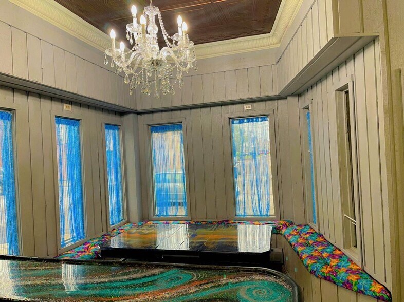 More Photos Of 1701 Pine Ave, Niagara Falls Restaurant For Sale