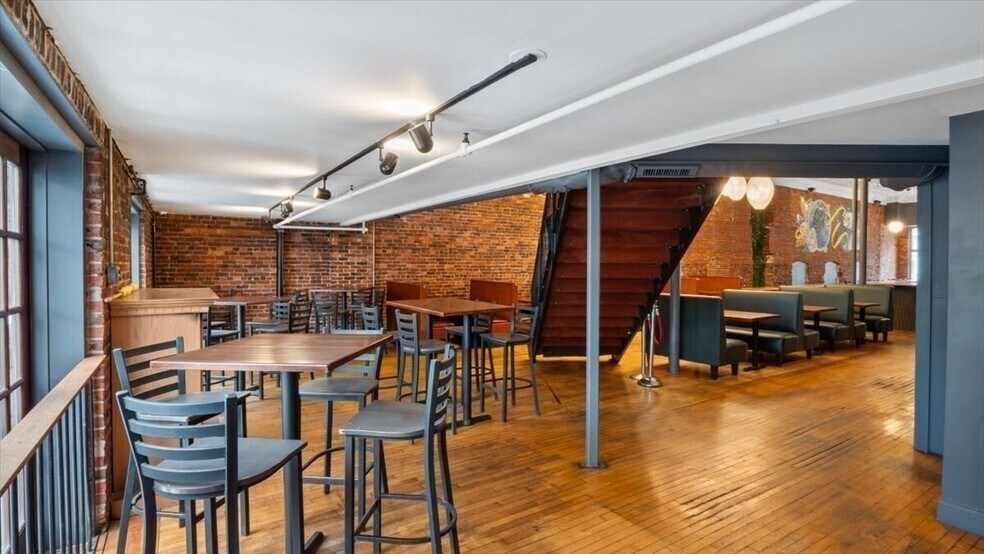 More Photos Of 35 Main St, Amesbury Storefront Retail Office For Sale