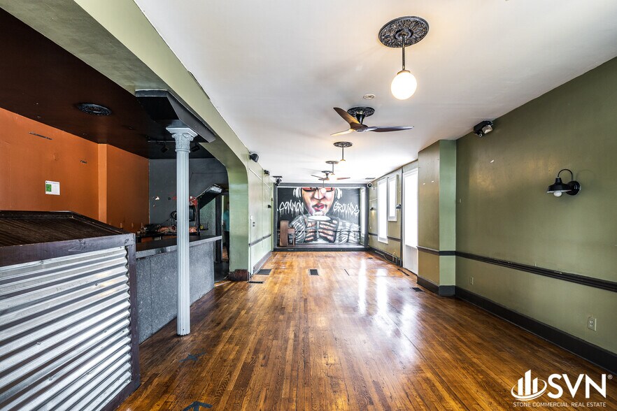 More Photos Of 343 E High St, Lexington Storefront For Lease