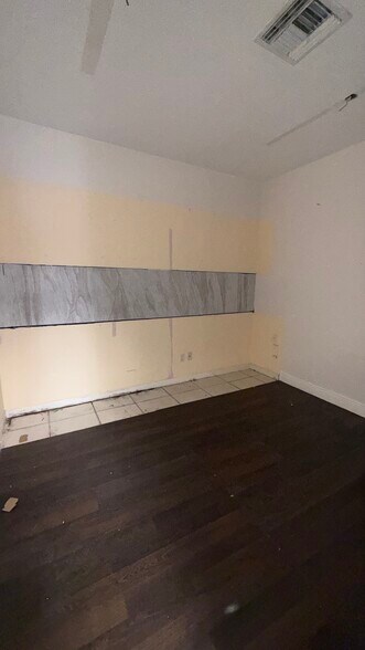 More Photos Of 11300 NW 87th Ct, Hialeah Unknown For Lease