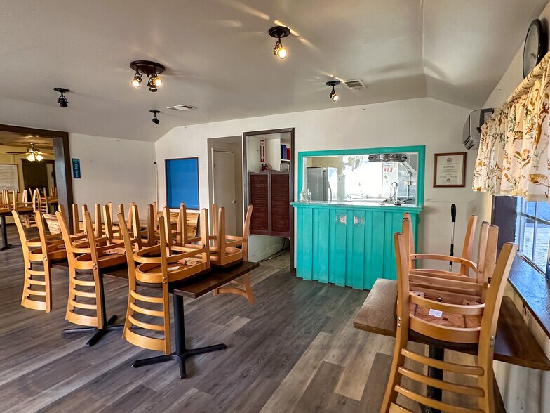 More Photos Of 107 E Main St, Hardy Restaurant For Sale