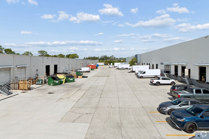 More Photos Of 9862-9876 Currie Davis Dr, Tampa Unknown For Lease