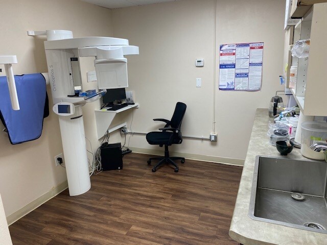 More Photos Of 5995-5997 Brockton Ave, Riverside Medical For Sale